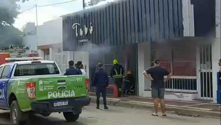 Principio De Incendio En Un Local Comercial