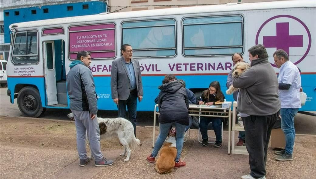 Continúa la campaña de vacunación antirrábica y desparasitación